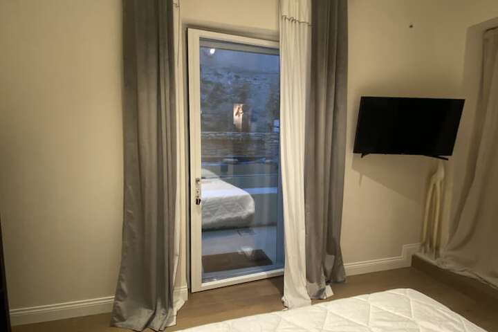 Room 9 of 93