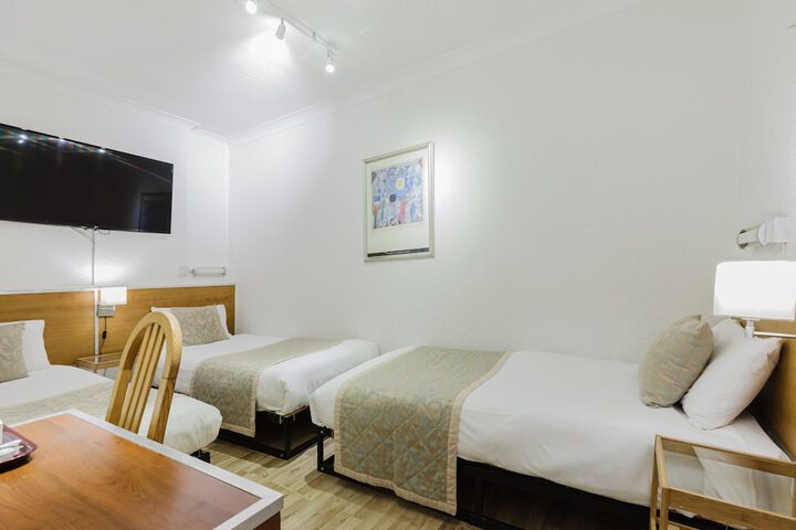 Room 5 of 107