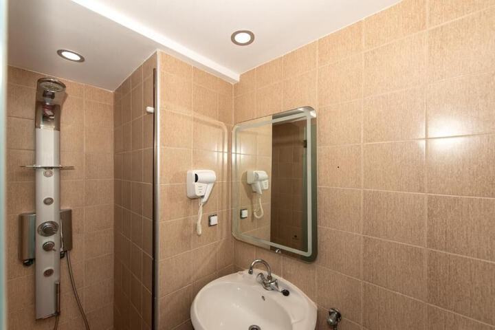 Room 14 of 20