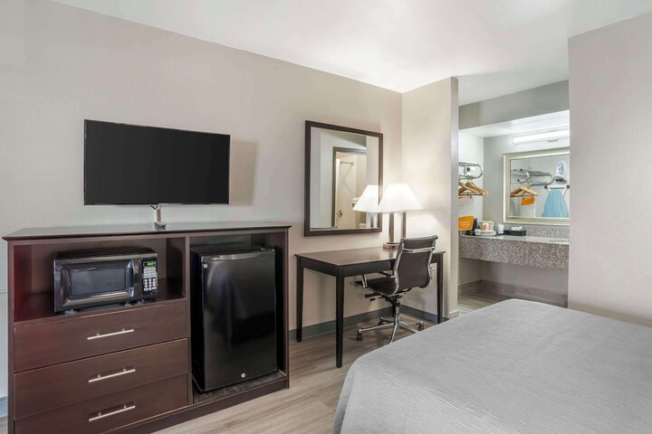 2 Queen Beds Efficiency Upgrade (2 of 3)