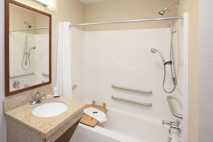 1 Queen Studio Suite (3 of 14)