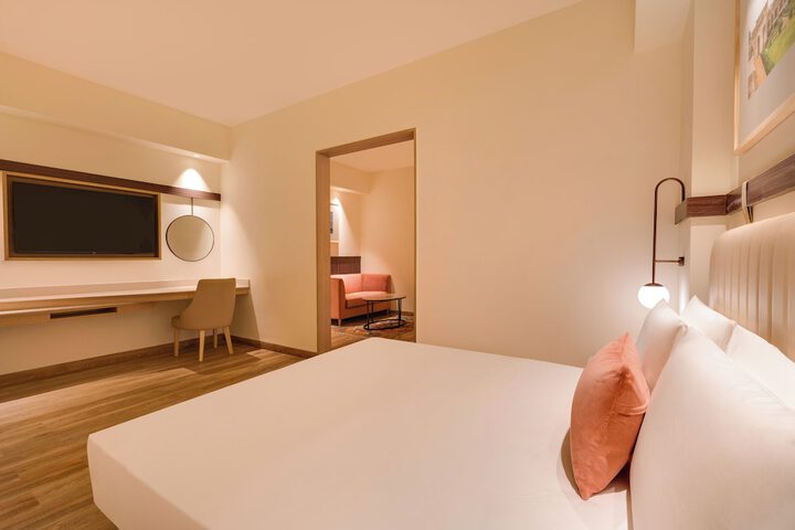 Room 21 of 34