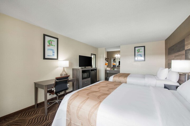 2 Double Beds (11 of 12)
