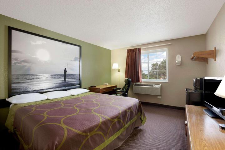 1 King Bed (2 of 7)