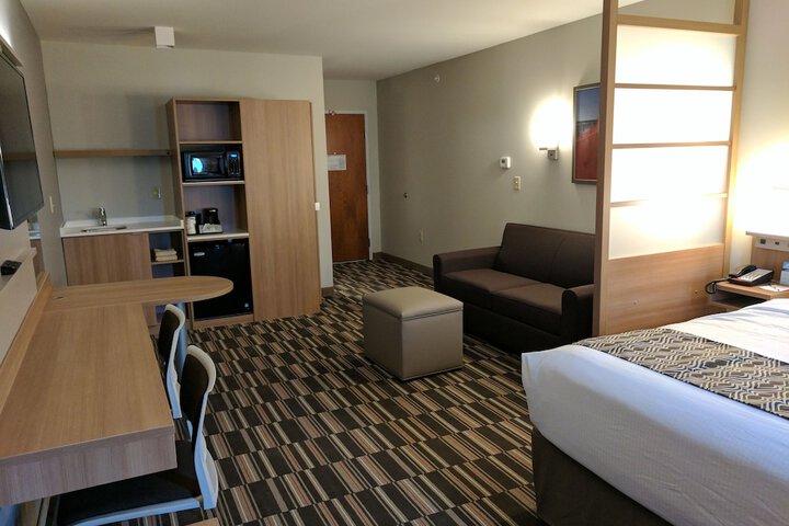 1 Queen Bed (11 of 21)
