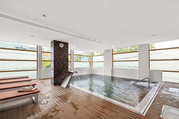 Pool 33 of 54