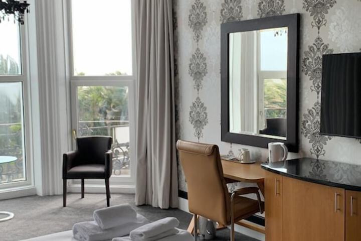 Room 10 of 74