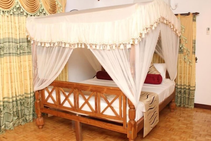 Room 3 of 28
