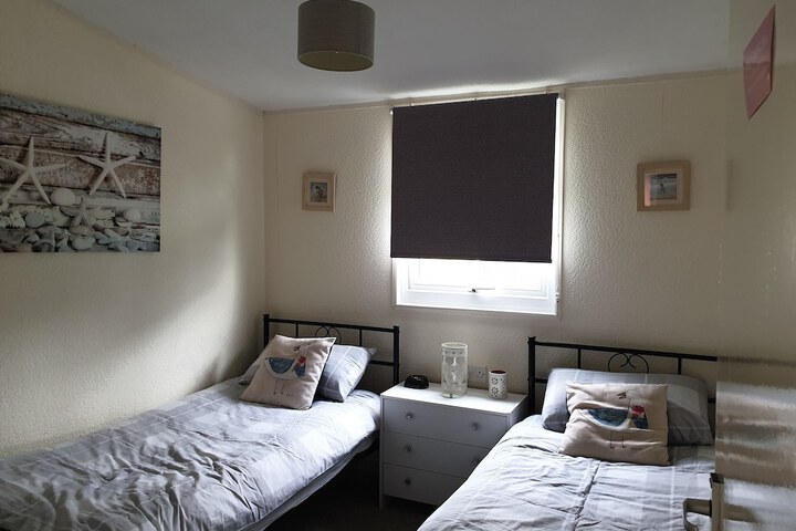 Room 2 of 20