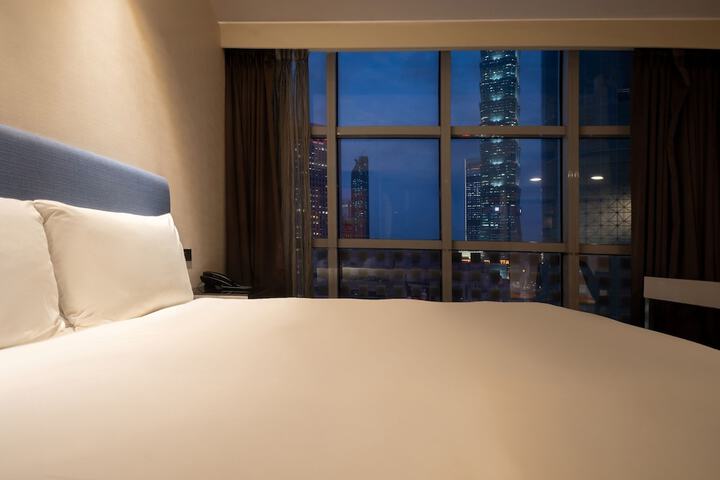 Room 10 of 78