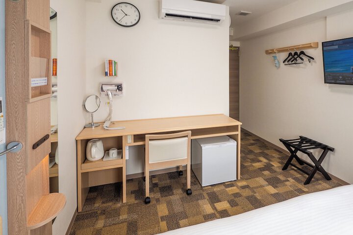 Room 11 of 50
