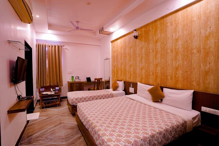 Room 16 of 33