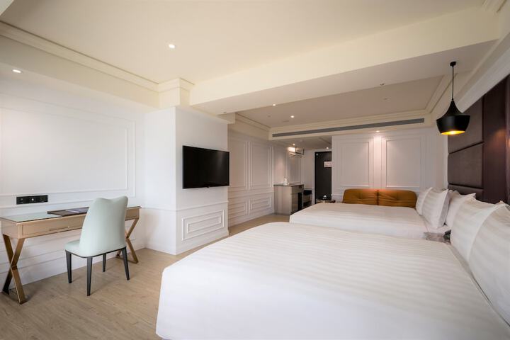 Room 13 of 37