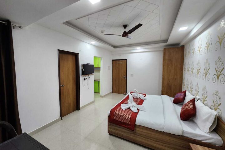 Room 10 of 13