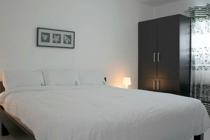 Room 3 of 35
