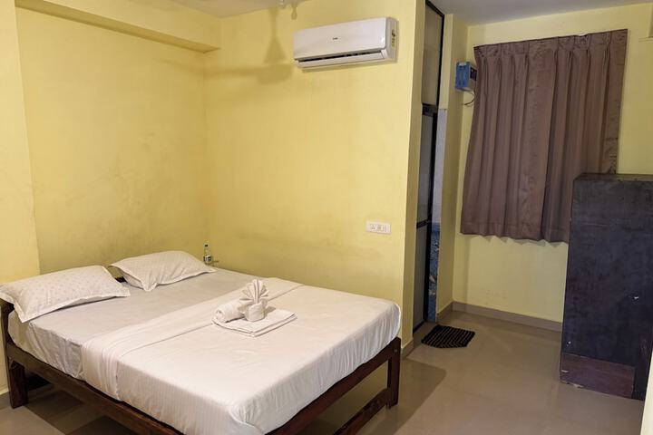 Room 6 of 25