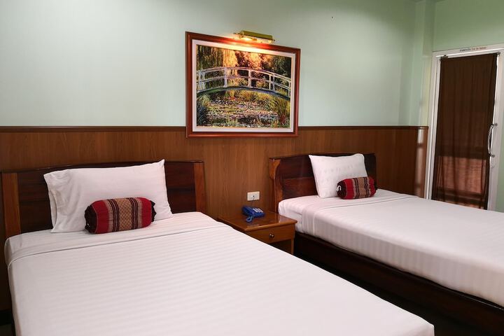 Room 4 of 50