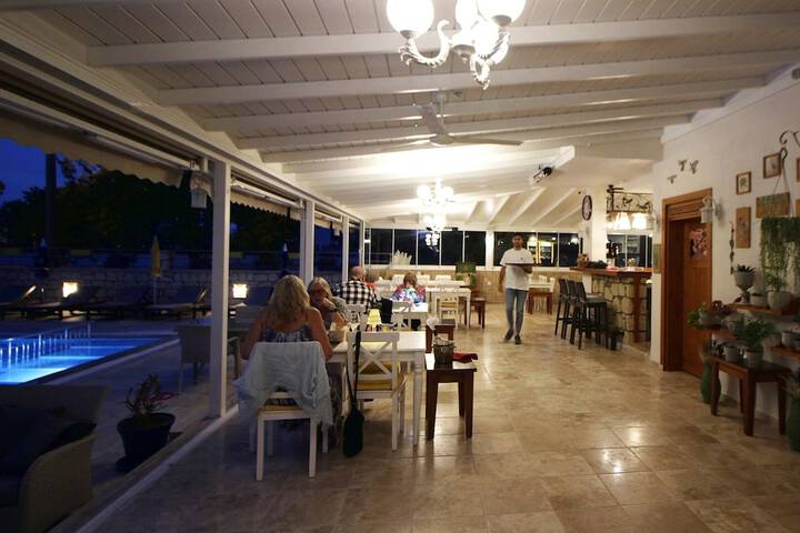 Dining 106 of 178