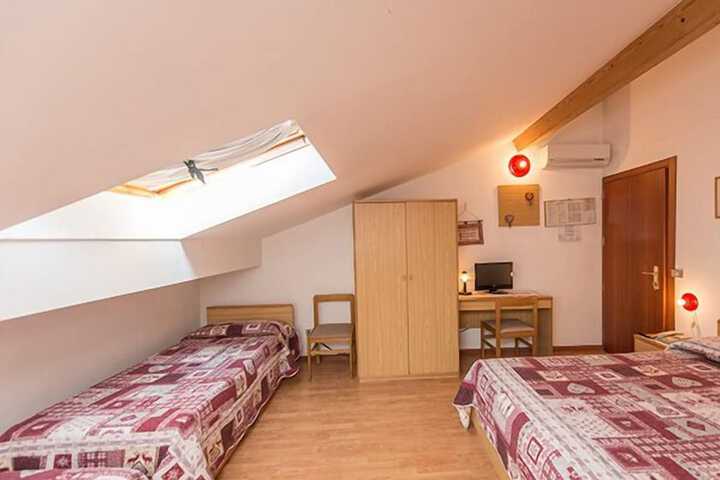 Room 13 of 46
