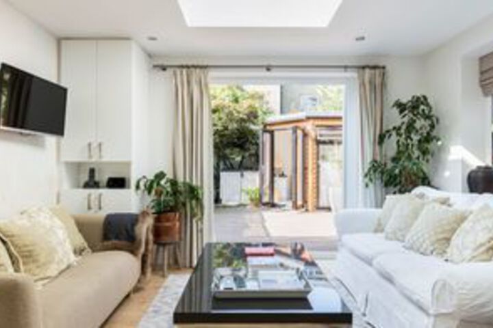 Beautiful 2BR flat right by Clapham Common