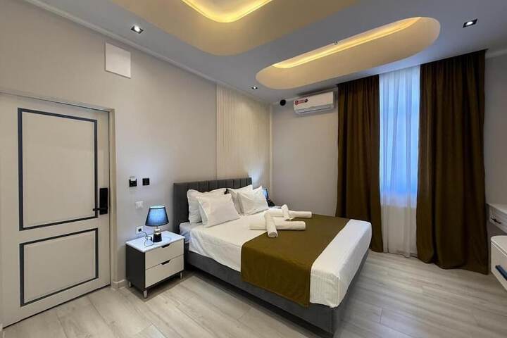 Room 5 of 37