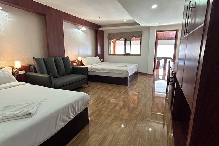 Room 52 of 155