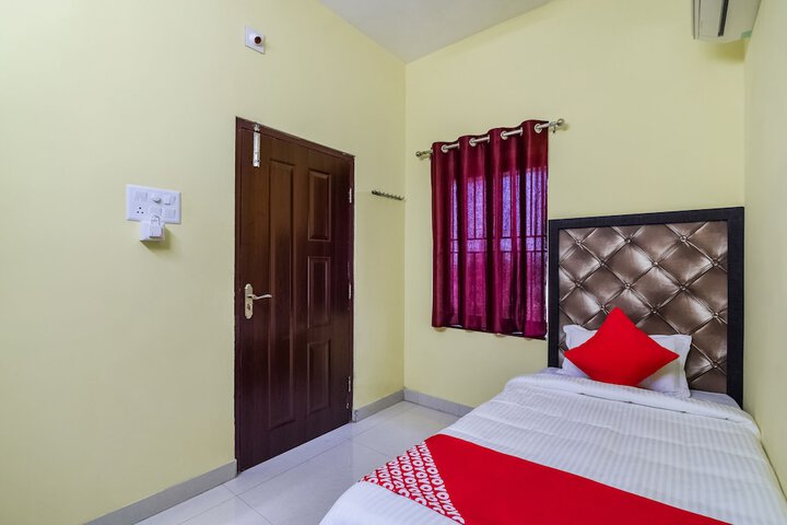 Room 3 of 8