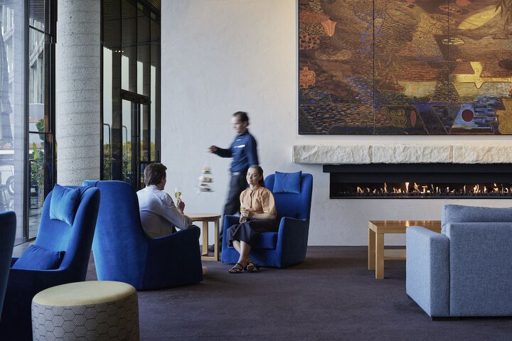Lounge 35 of 46
