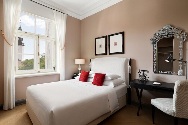 Room 35 of 96