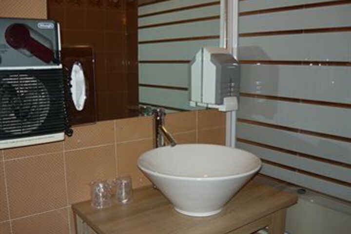 Room 4 of 23