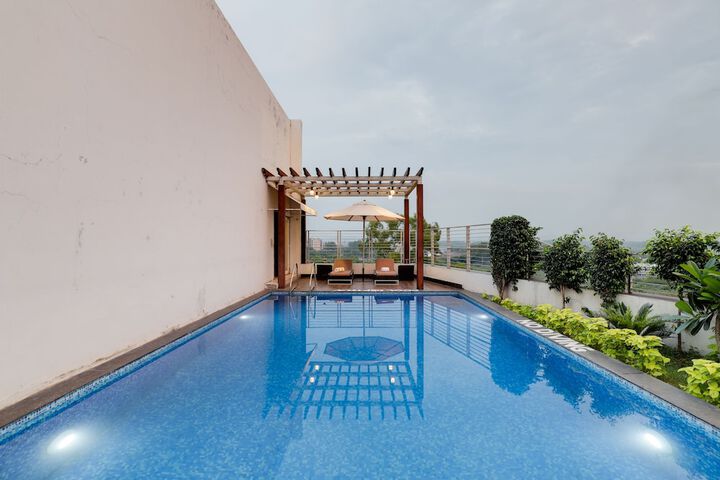 Hotel Pool