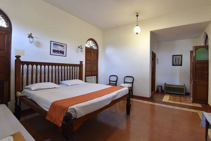 Room 8 of 29
