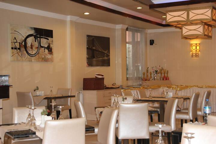 Dining 70 of 90