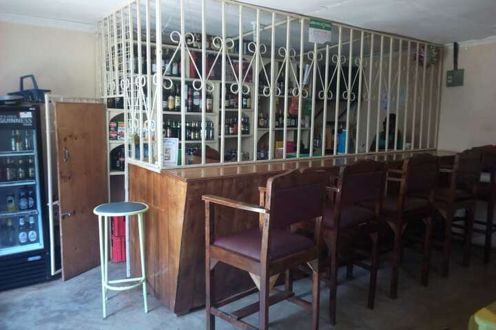 Lounge 13 of 22