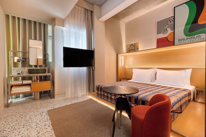 Room 21 of 34