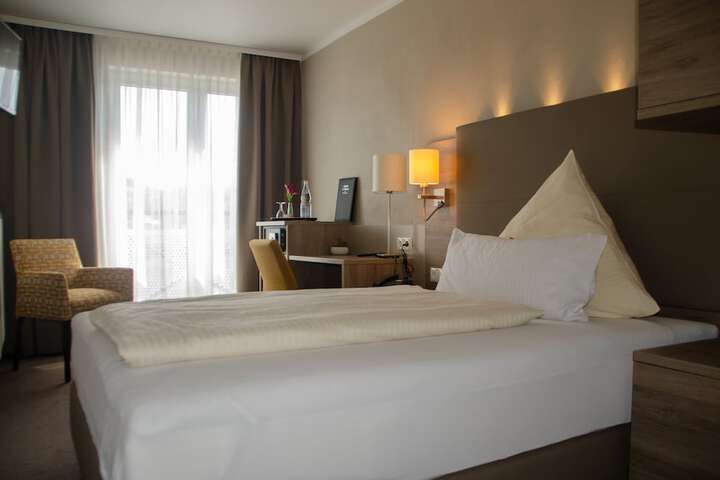 Room 5 of 75