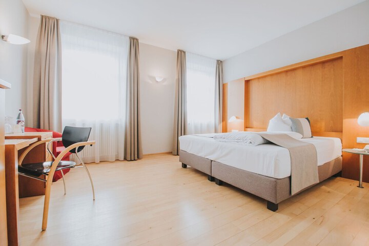 Room 13 of 24
