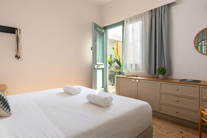 Room 8 of 40