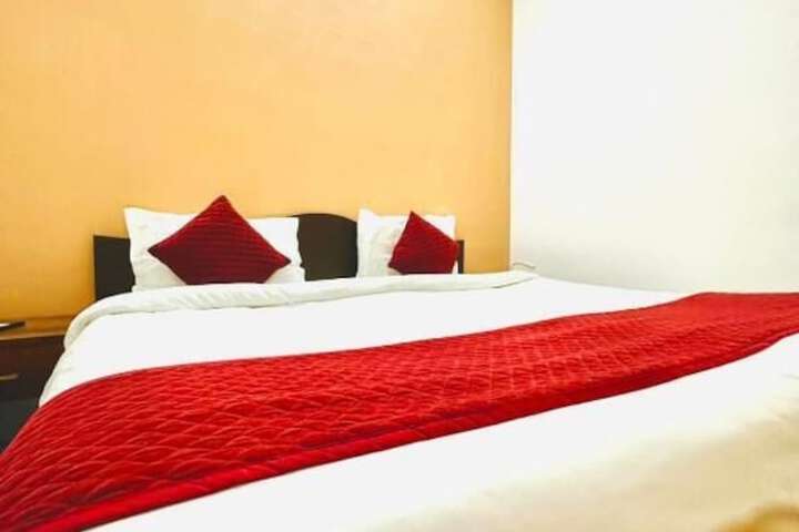 Room 8 of 17