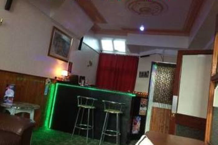 Lounge 131 of 149