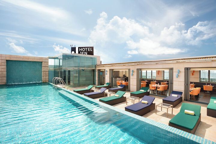 Hotel Pool