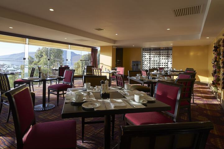 Dining 45 of 65