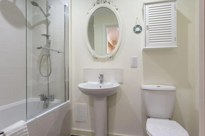Room 8 of 15