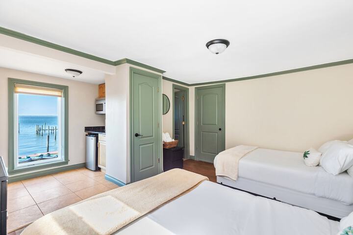 Room 8 of 75