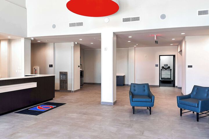 Business Center 29 of 31