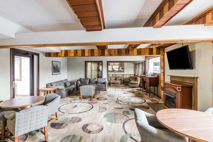 Entrance & Lobby