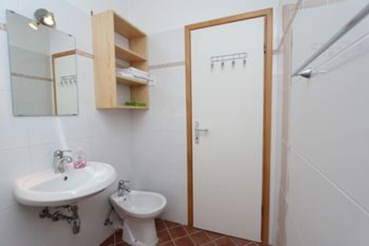 Room 6 of 42
