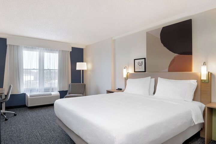 1 King Bed (2 of 16)