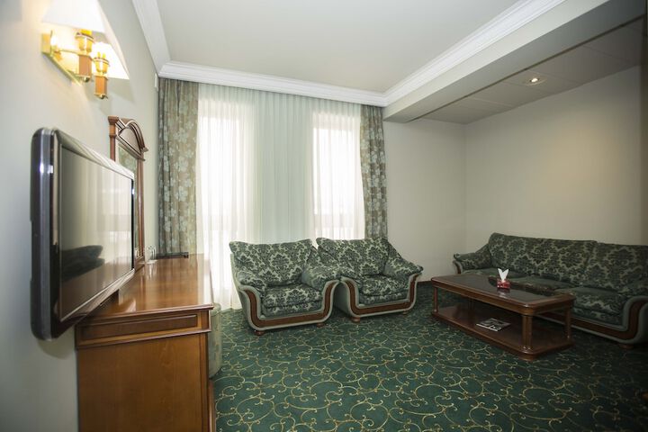 Room 10 of 141