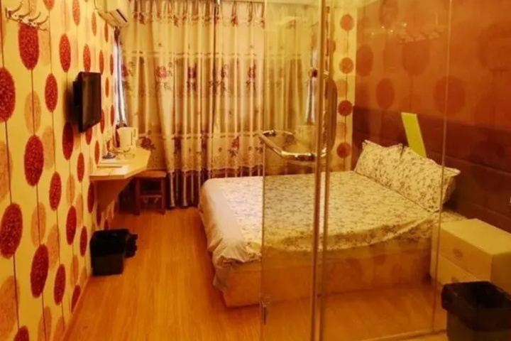 Room 10 of 21